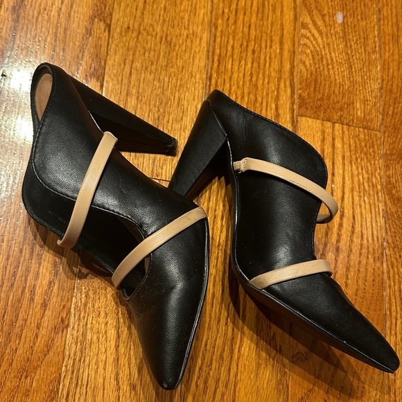Chic Black and Beige Heeled Mules size 5.5 - Picture 2 of 6